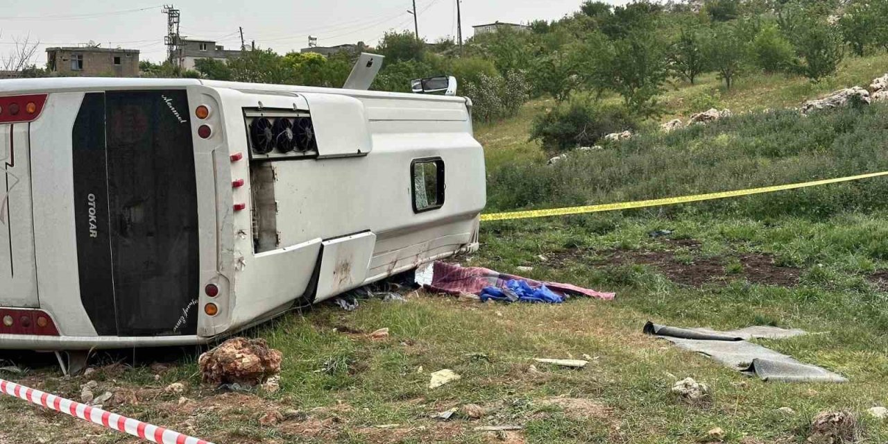 Gaziantep’te astsubayın öldüğü, 17 kişinin yaralandığı midibüs kazası kamerada