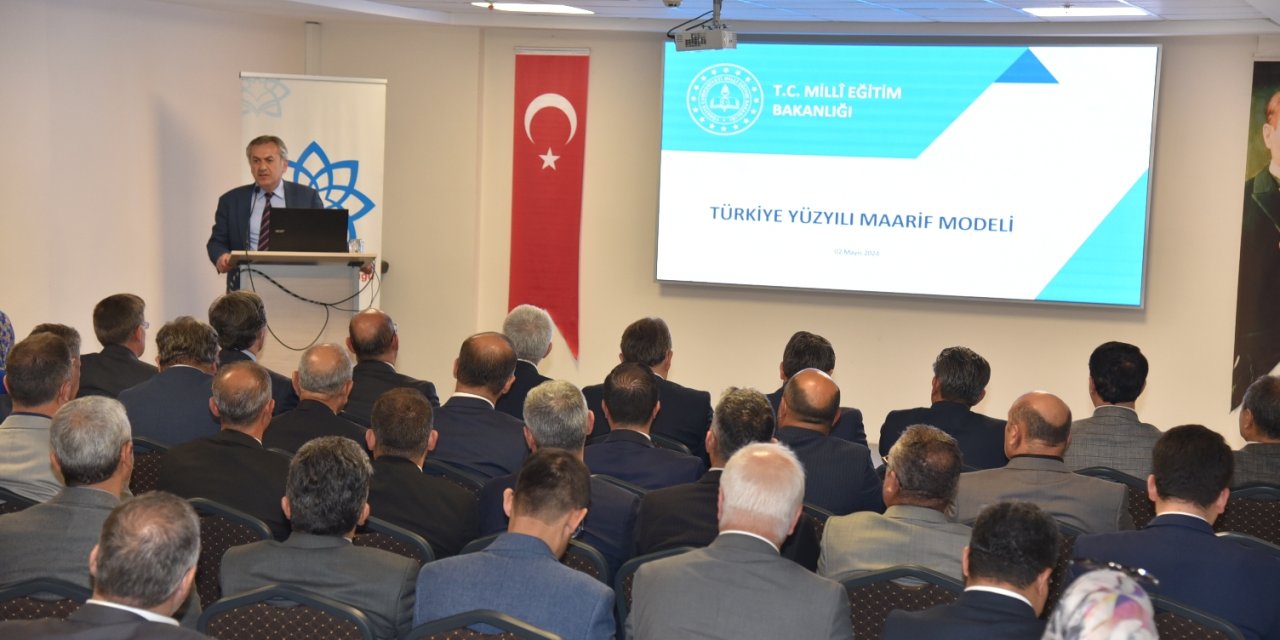 Müdür Yiğit "Türkiye Yüzyılı Maarif Modeli"ni anlattı