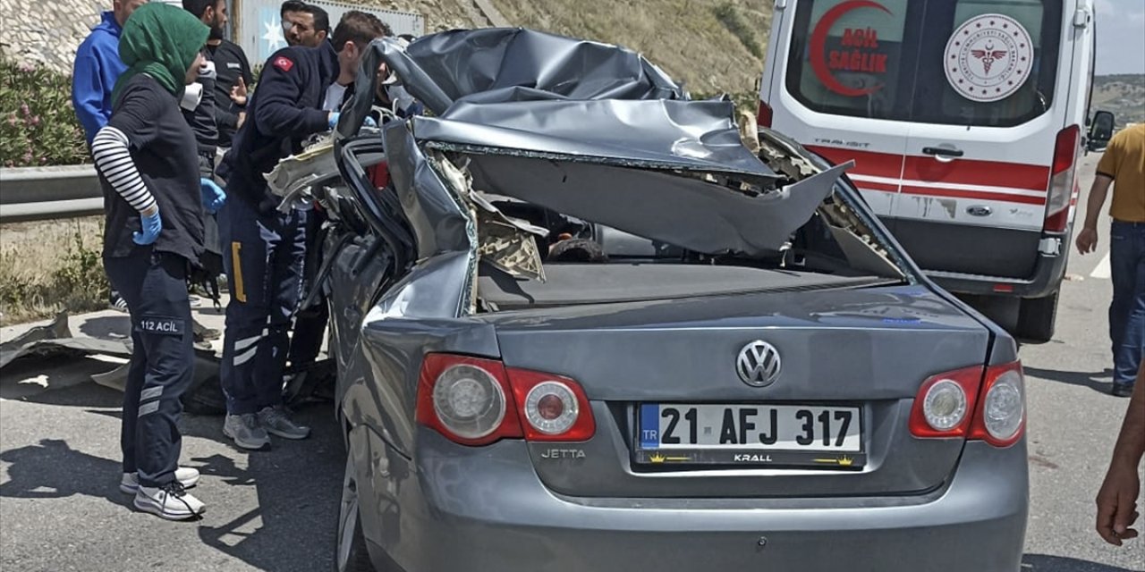 Gaziantep'te otomobil, tıra arkadan çarptı! 1 kişi öldü, 1 kişi yaralandı