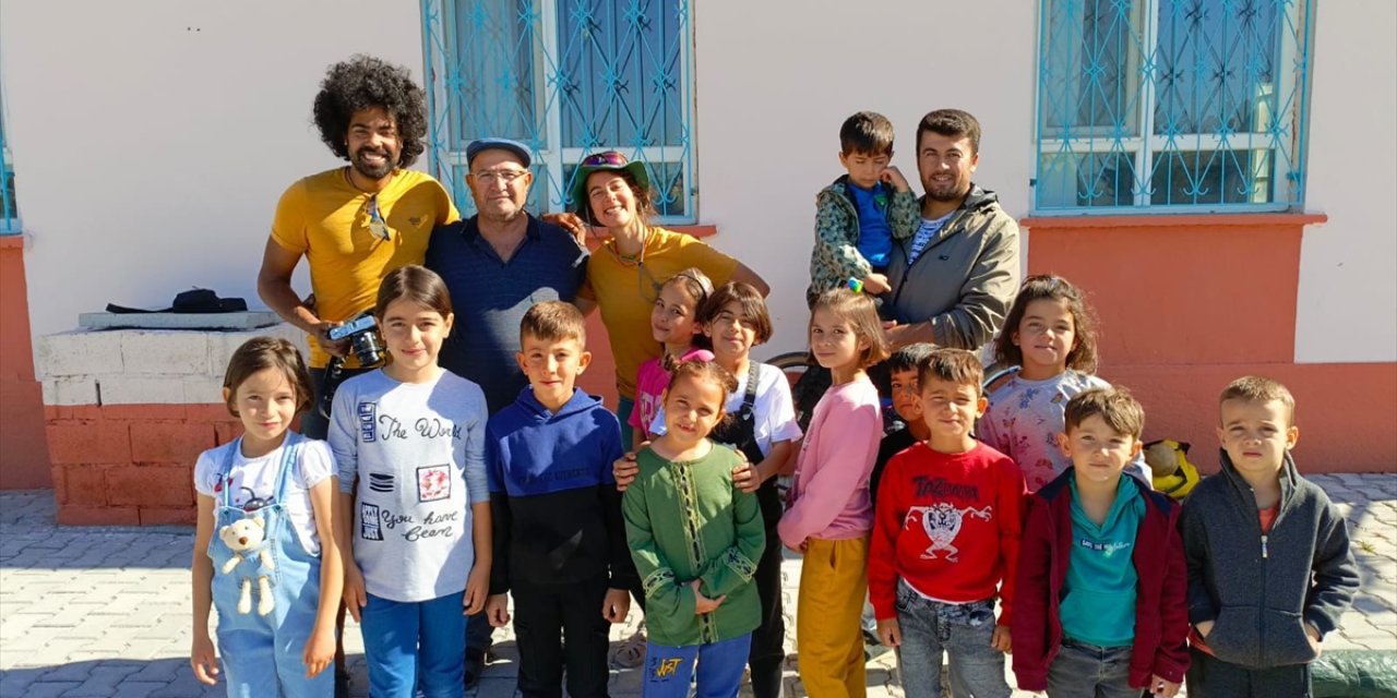 Fransız turistler Konya Karapınar'da kamp kurdu