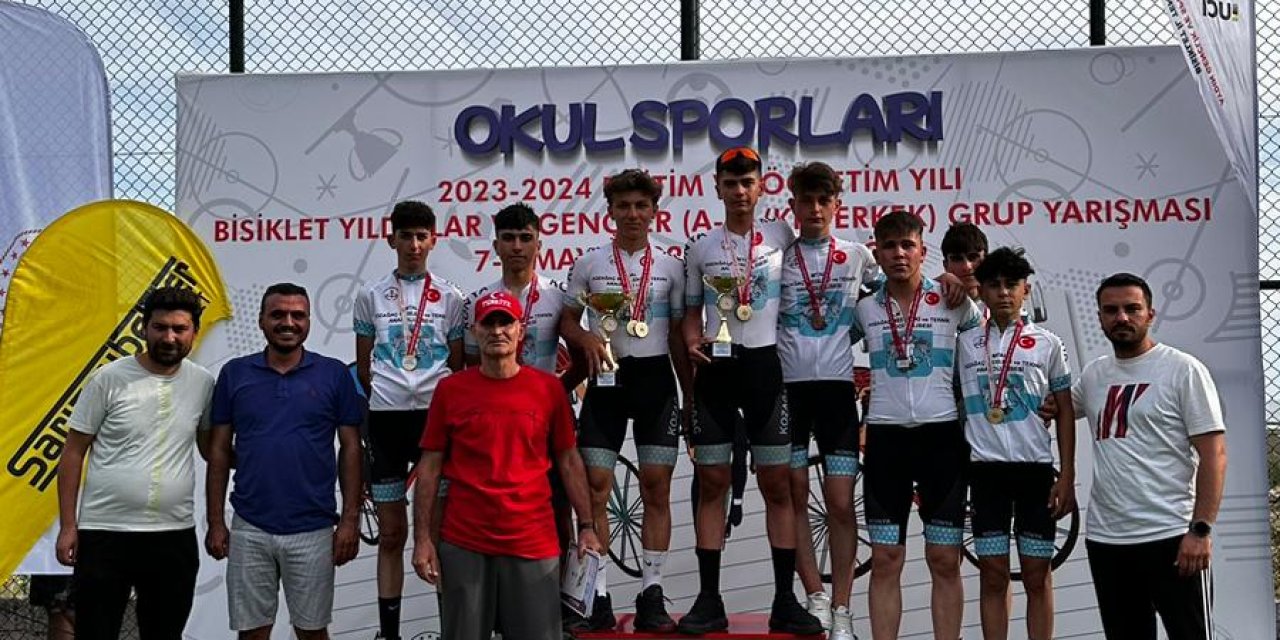 Okul sporları bisiklette Kozağaç Mesleki ve Teknik Anadolu Lisesi öğrencileri altın madalya kazandı