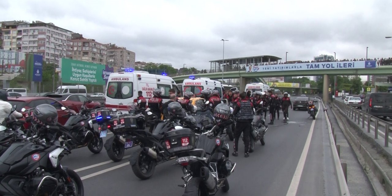 Motosikletli polis ile ticari taksi çarpıştı: 2 polis yaralandı