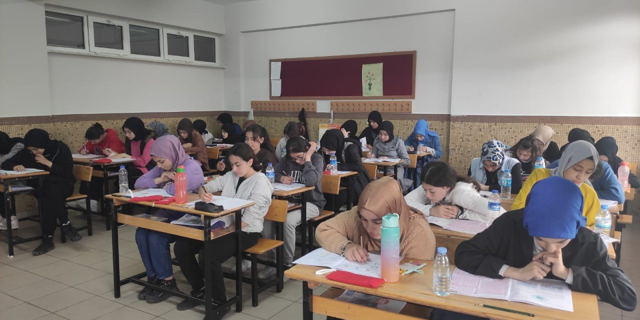 Konya'da ödüllü LGS deneme sınavı gerçekleştirildi
