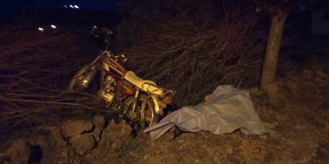 Kontrolden çıkan motosiklet devrildi, sürücü hayatını kaybetti