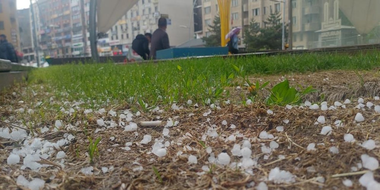 Erzurum’da dolu yağışı etkili oldu