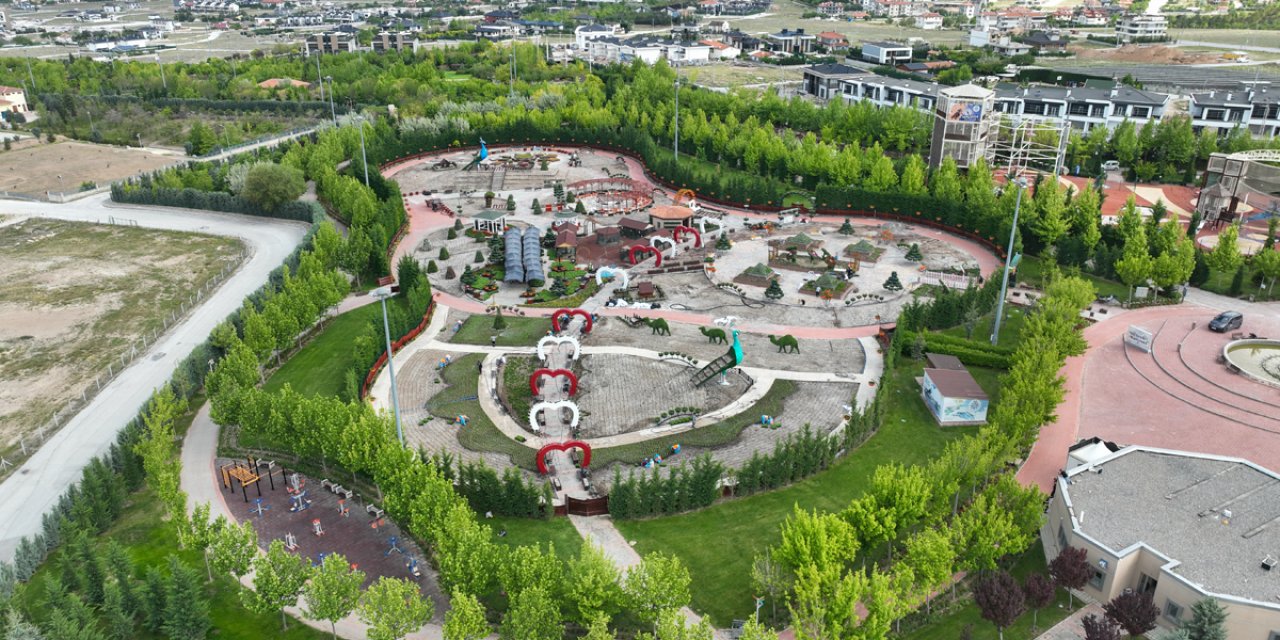 Konya'nın en renkli bahçesi açılış için gün sayıyor