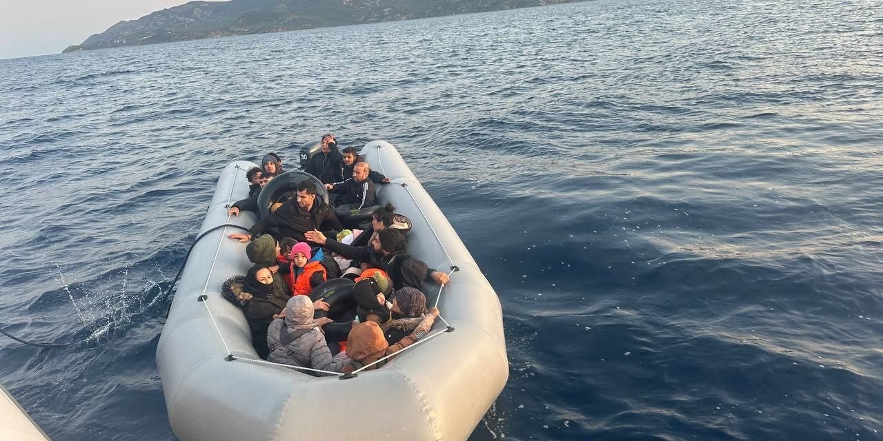 Ayvacık açıklarında 24 kaçak göçmen yakalandı