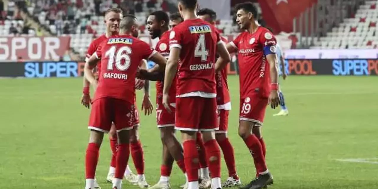 Adana Demirspor'a Antalya'da şok mağlubiyet