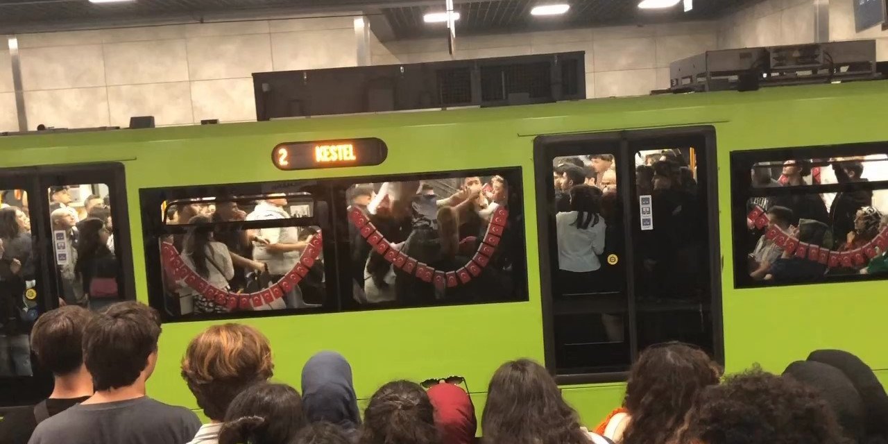 Metro vagonunu ringe çevirdiler