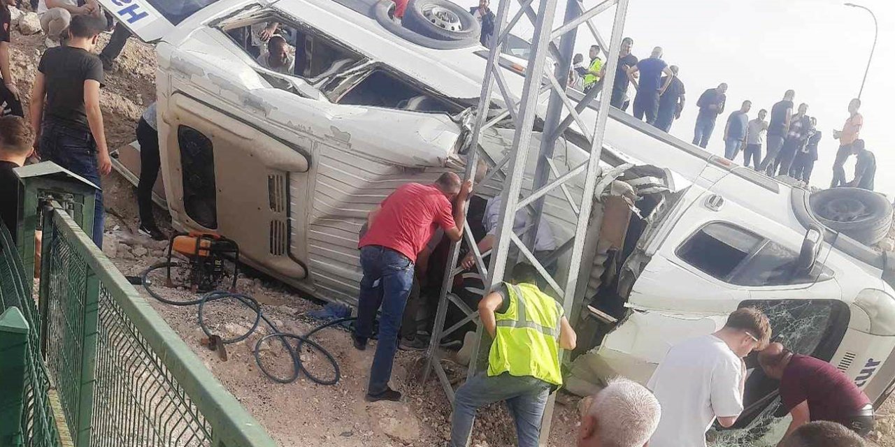 Kütahya’da yolcu otobüsü devrildi: 13 kişi yaralandı