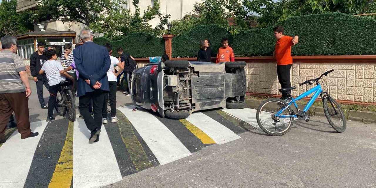 Elektrikli araç kaldırımdaki kadınlara çarptı: 1’i ağır 2 yaralı