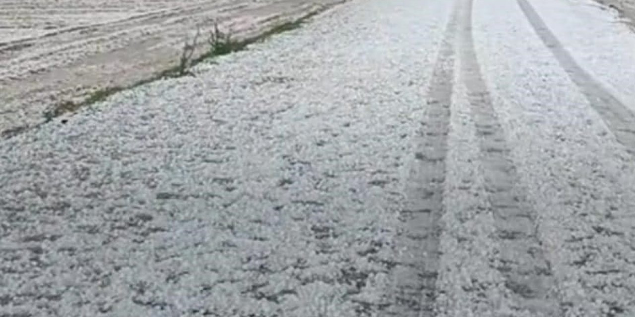 Konya'nın iki ilçesinde fındık büyüklüğünde dolu yağdı