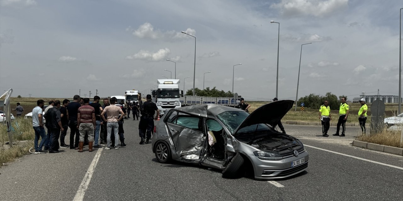 Diyarbakır'da trafik kazası! Otomobildeki öğretmenlerden biri öldü