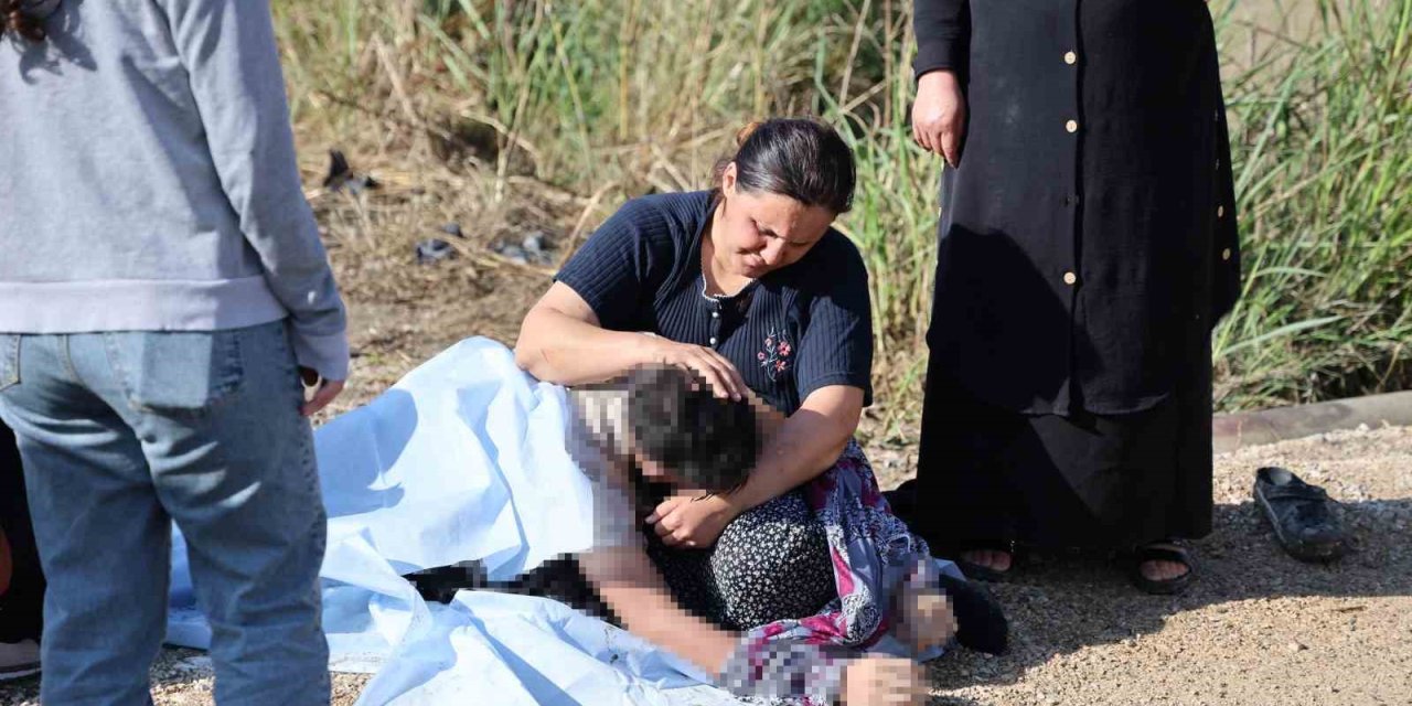 Adana'da acılı anne boğularak ölen evladının başını son kez okşadı