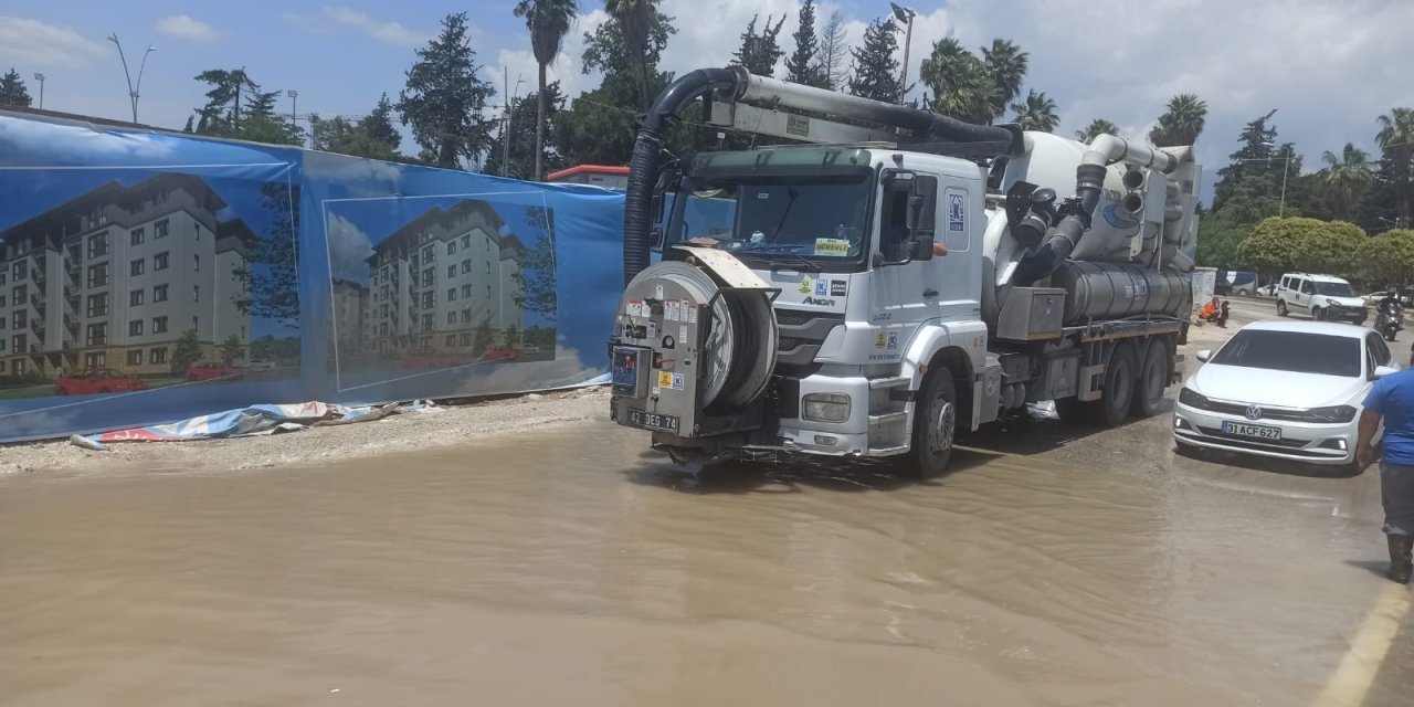 Konya Büyükşehir, Hatay’da sel ve su baskınlarına müdahale ediyor