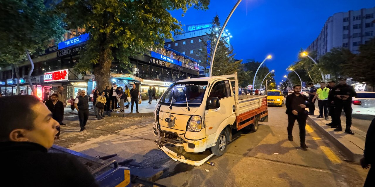 Ankara'da kamyonetin çarptığı 11 araçta hasar meydana geldi