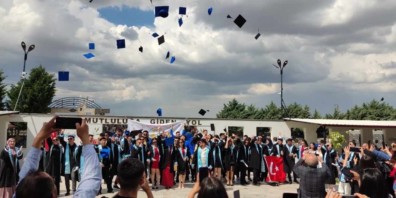 Konya'nın ilçesinde mezuniyet heyecanı