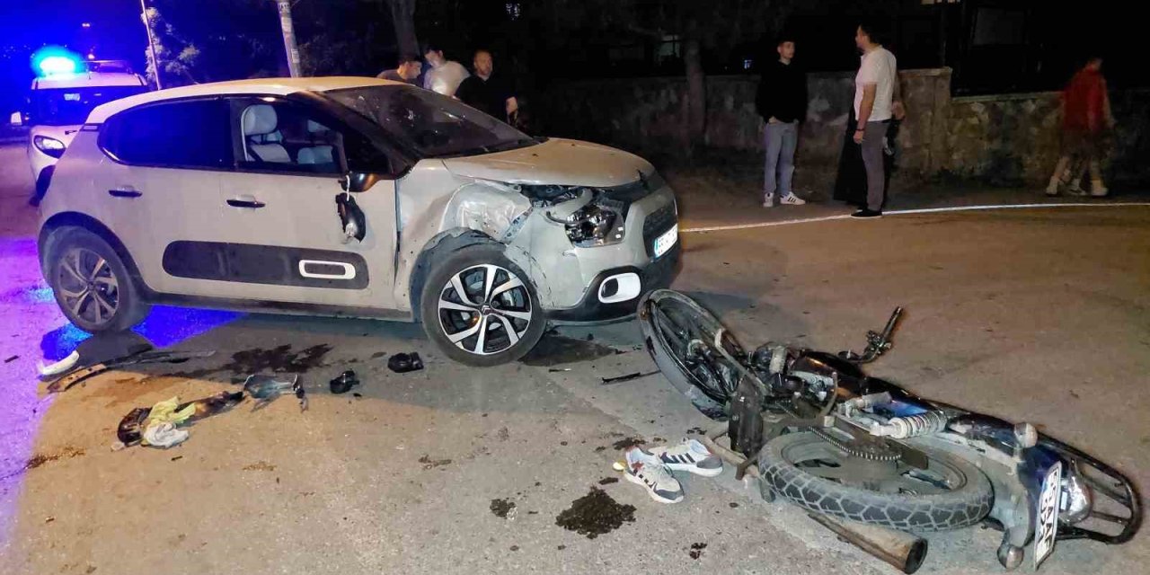 Samsun’da motosiklet ile otomobil çarpıştı: 1’i ağır 2 yaralı