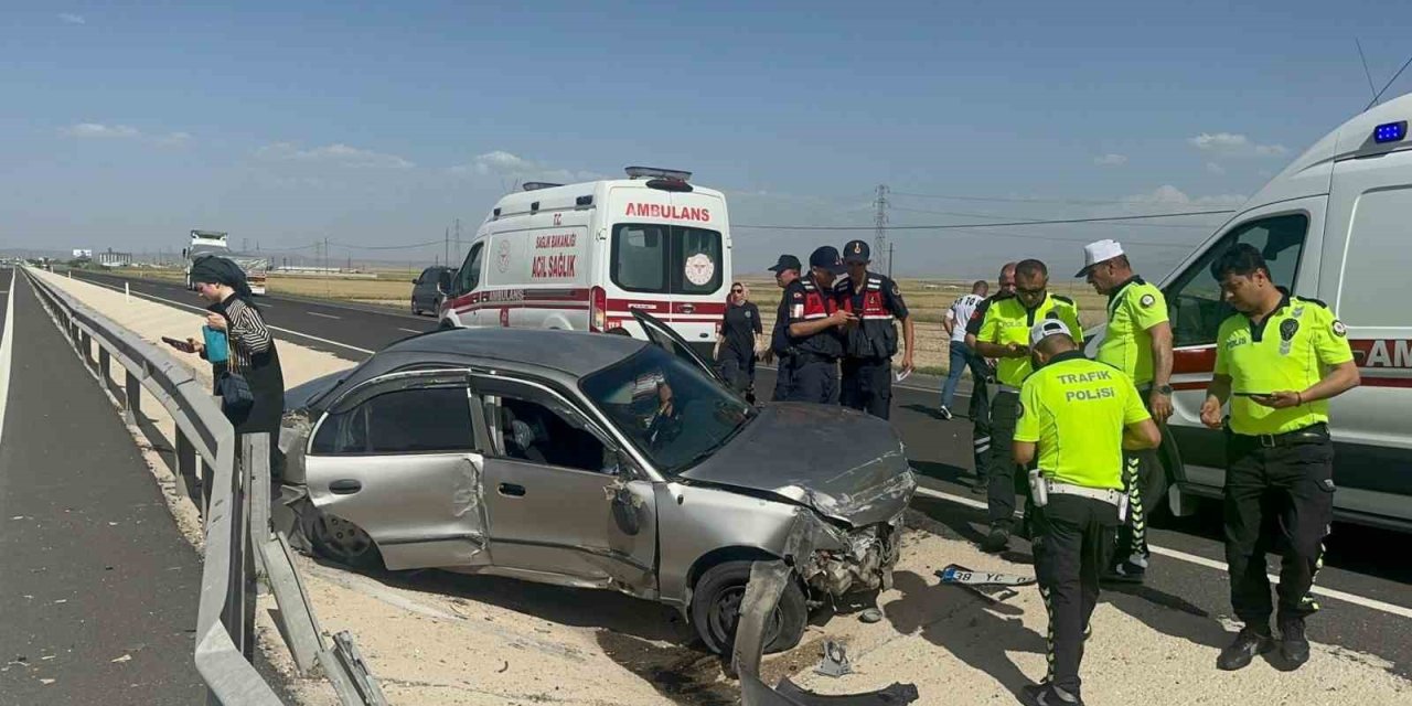 Tatile giden aile Aksaray-Konya Kara yolunda kaza yaptı: 3 yaralı