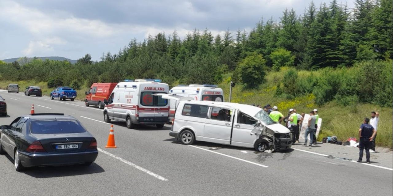 Minibüs takla attı: 1 ölü, 10 yaralı