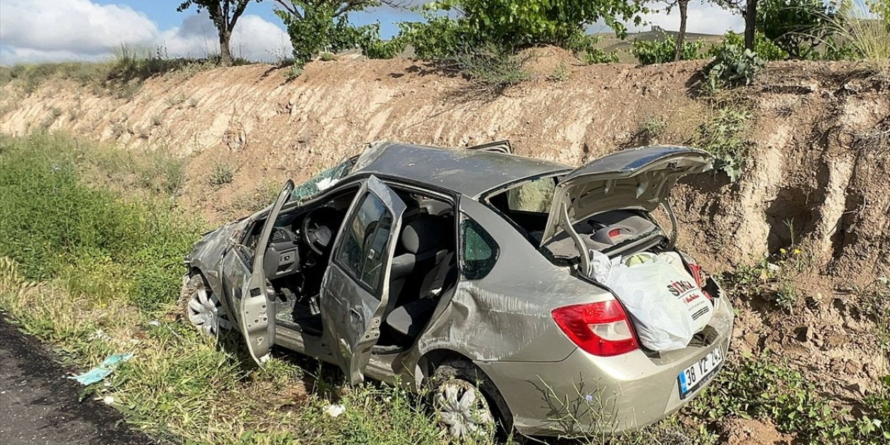 Nevşehir'de otomobil devrildi, YKS'ye girecek öğrencinin de arasında bulunduğu 4 kişi yaralandı