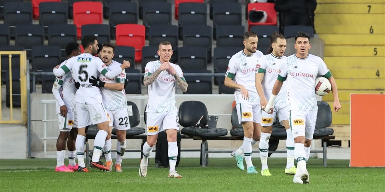 Konyaspor'dan ayrıldı boşta kaldı!