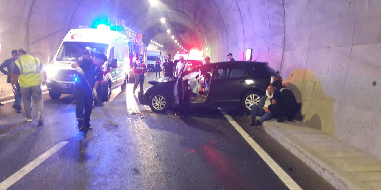 Ayvacık'ta tünelde trafik kazası: 1 ölü, 4 ağır yaralı