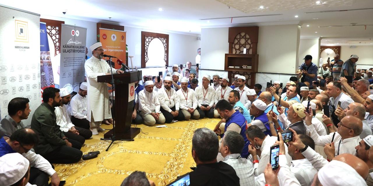 Diyanet İşleri Başkanı Erbaş, Mekke'de Türk hacı adaylarıyla buluştu