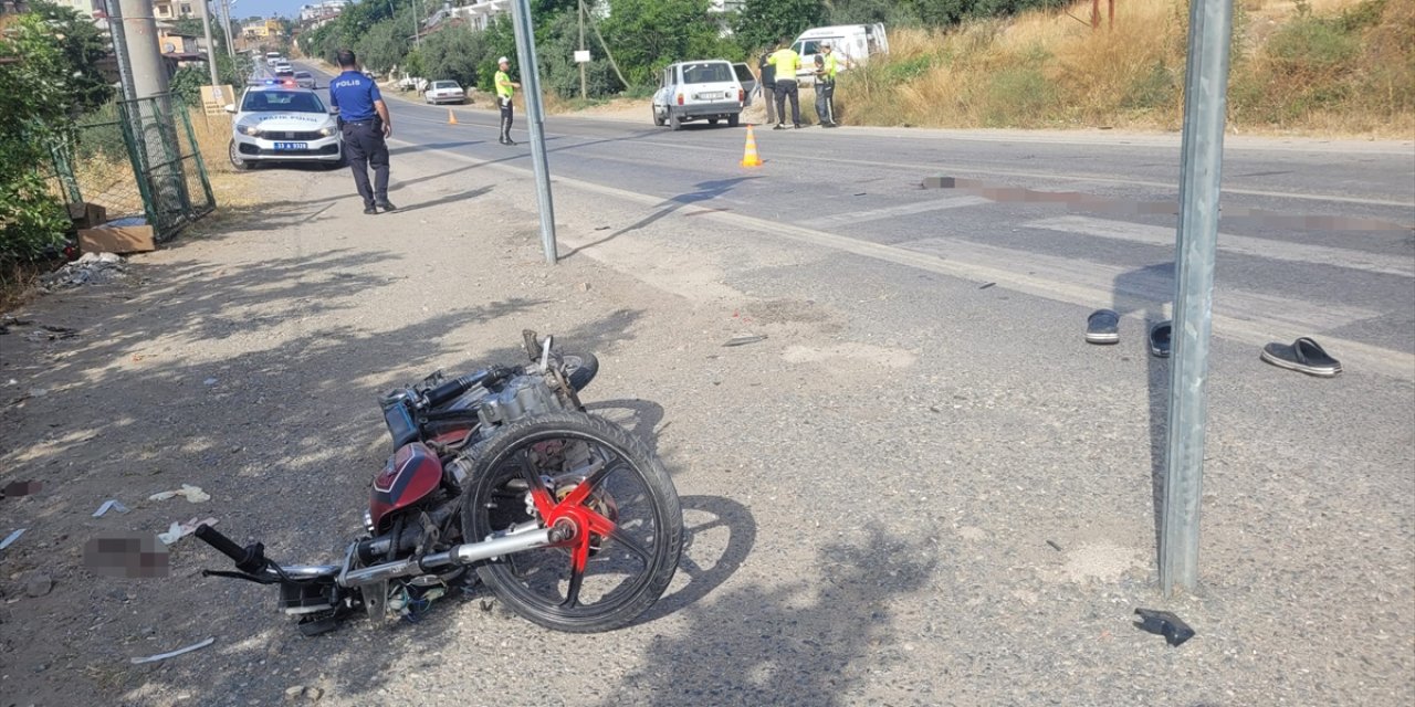 Mersin'de otomobille çarpışan motosikletteki 1 kişi öldü, 1 kişi yaralandı