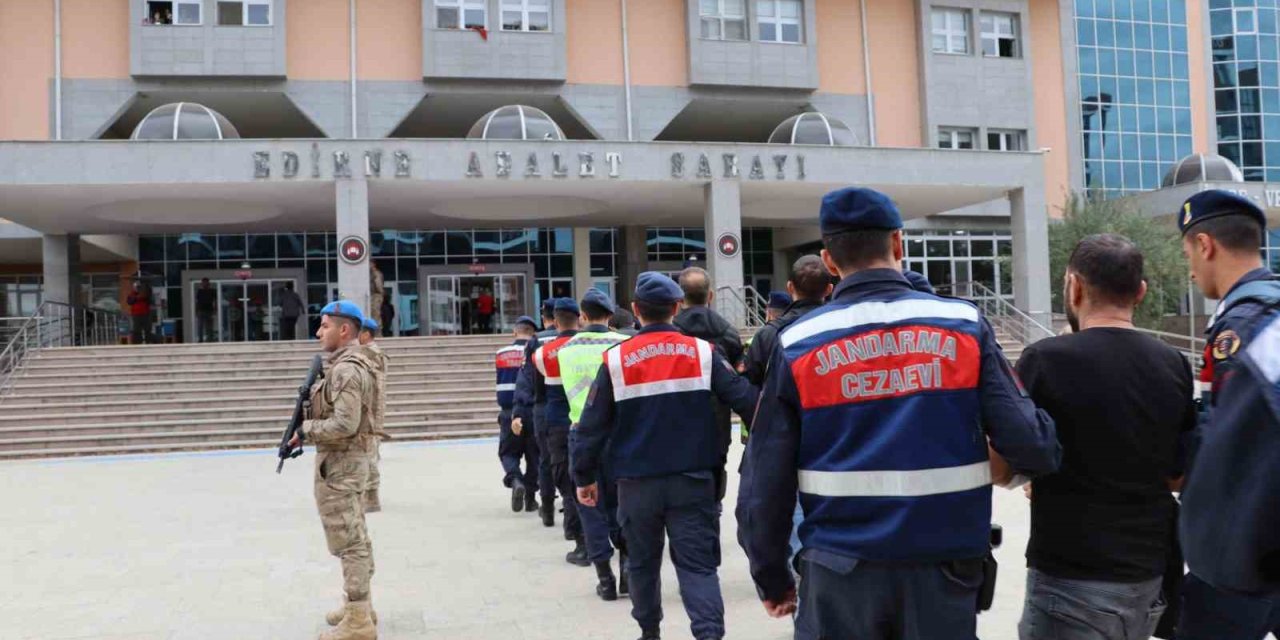 Yurt dışına kaçmaya çalışan 16 terör örgütü üyesi yakalandı