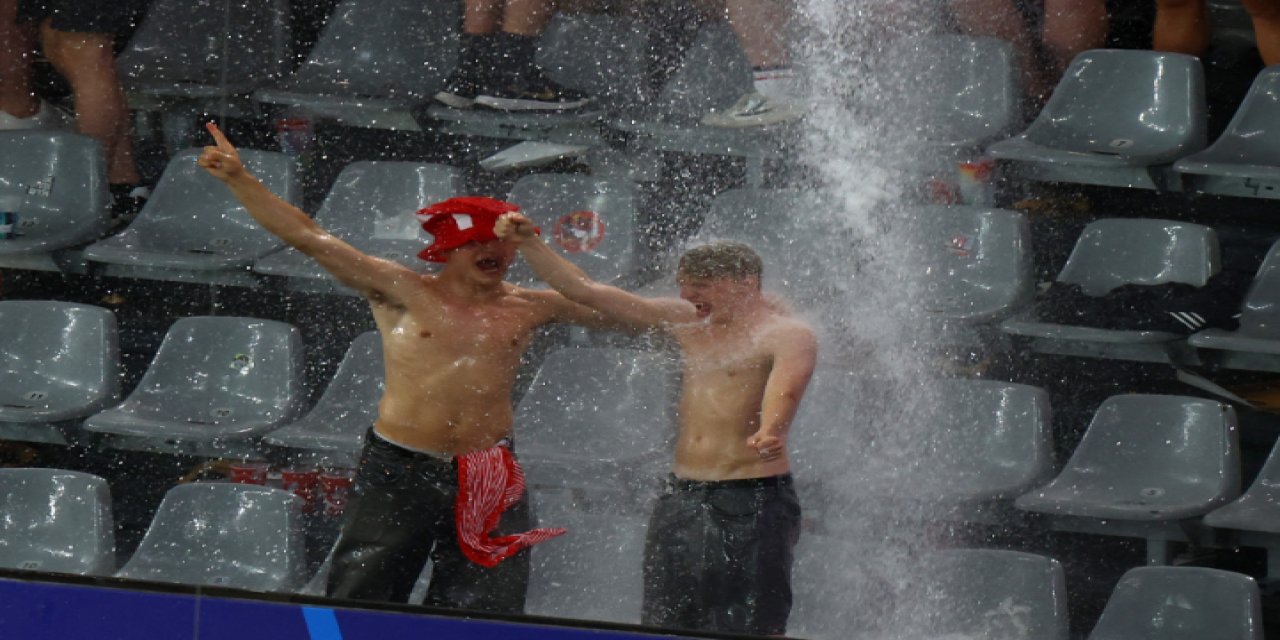 Almanya - Danimarka maçı yağış nedeniyle durduruldu
