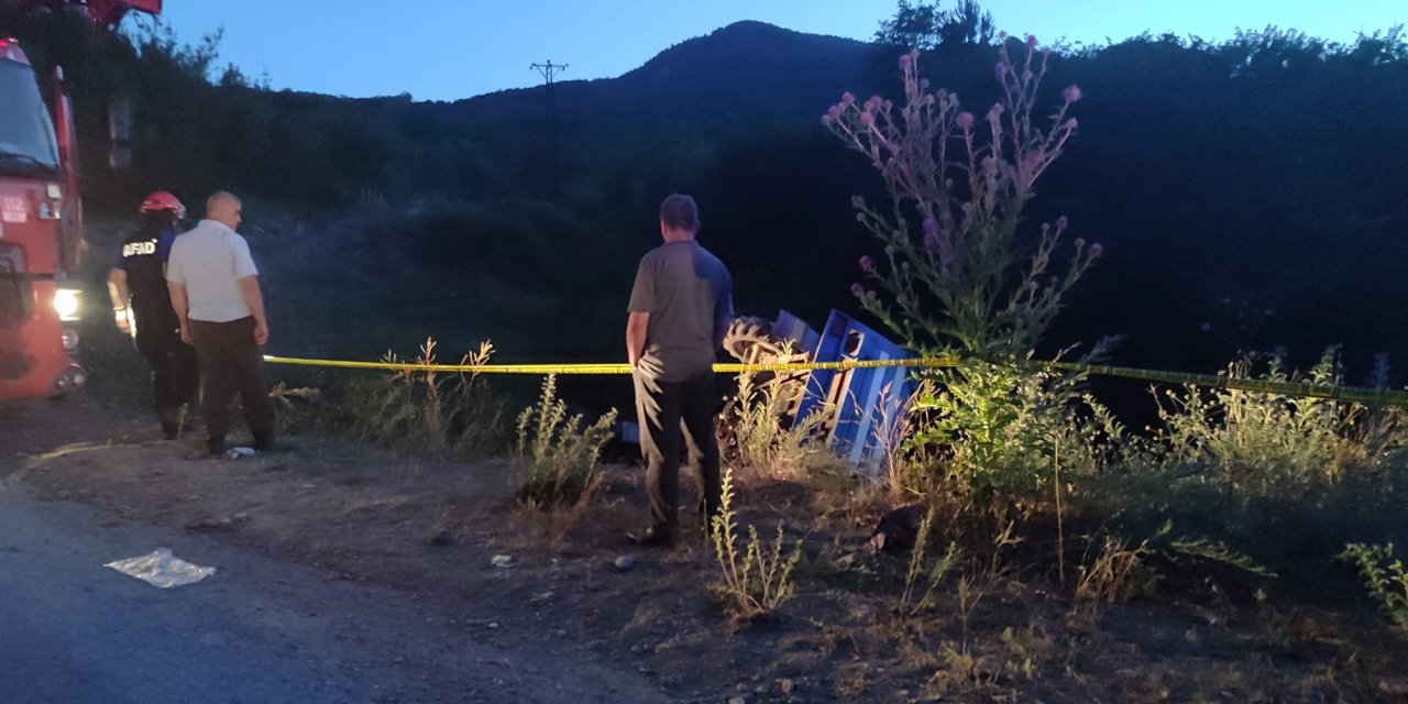 Karabük'te tarım aracı şarampole devrildi: 1 ölü, 6 yaralı