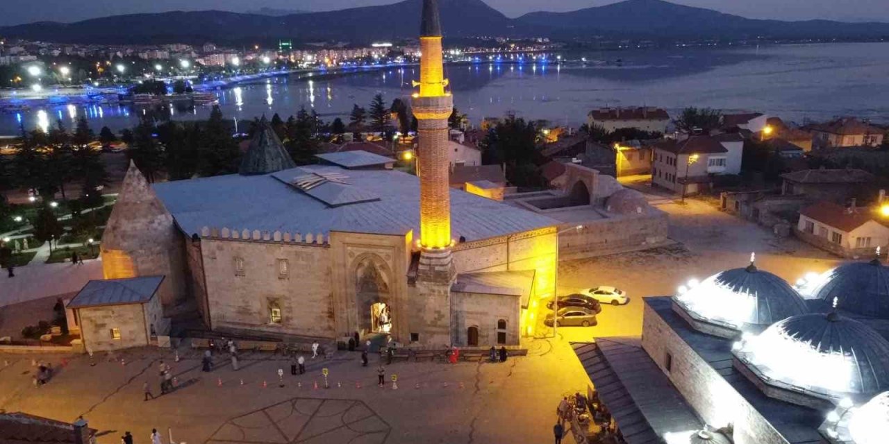 Konya'da dünya kültür mirası listesindeki camiye ilgi yoğun