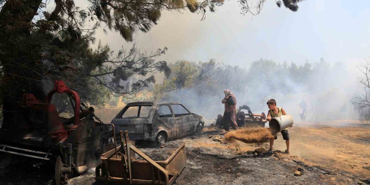 Antalya’daki yangınında seralar büyük zarar gördü