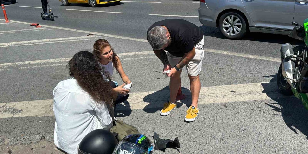 Krizi nedeniyle motosikletten düştü: Otobüsün altında kalmaktan son anda kurtuldu