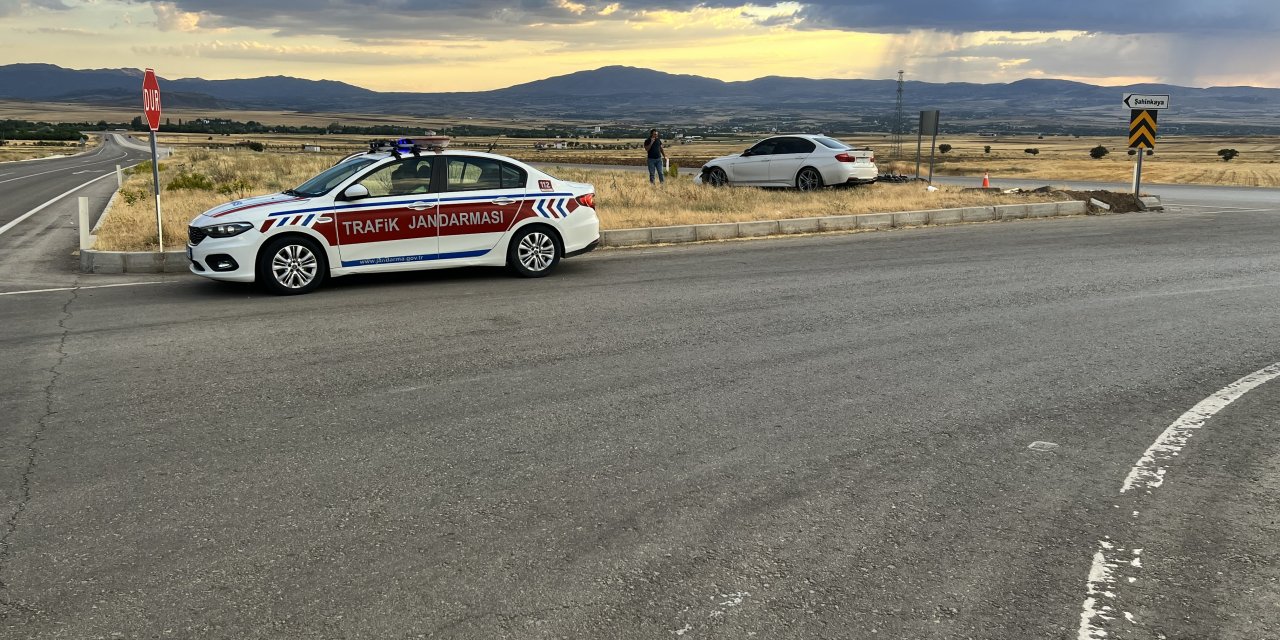 Aynı kavşakta yarım saat arayla iki kaza: 8 yaralı