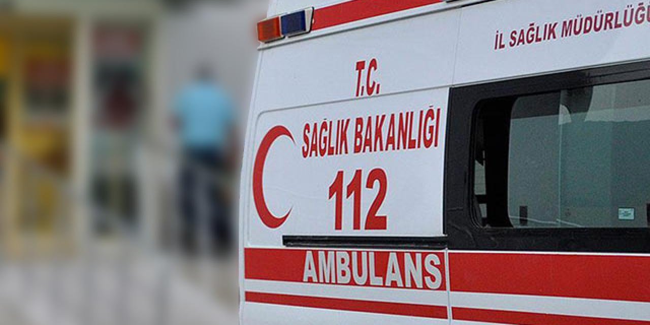 Erzincan'da hafif ticari araç devrildi: 5 yaralı