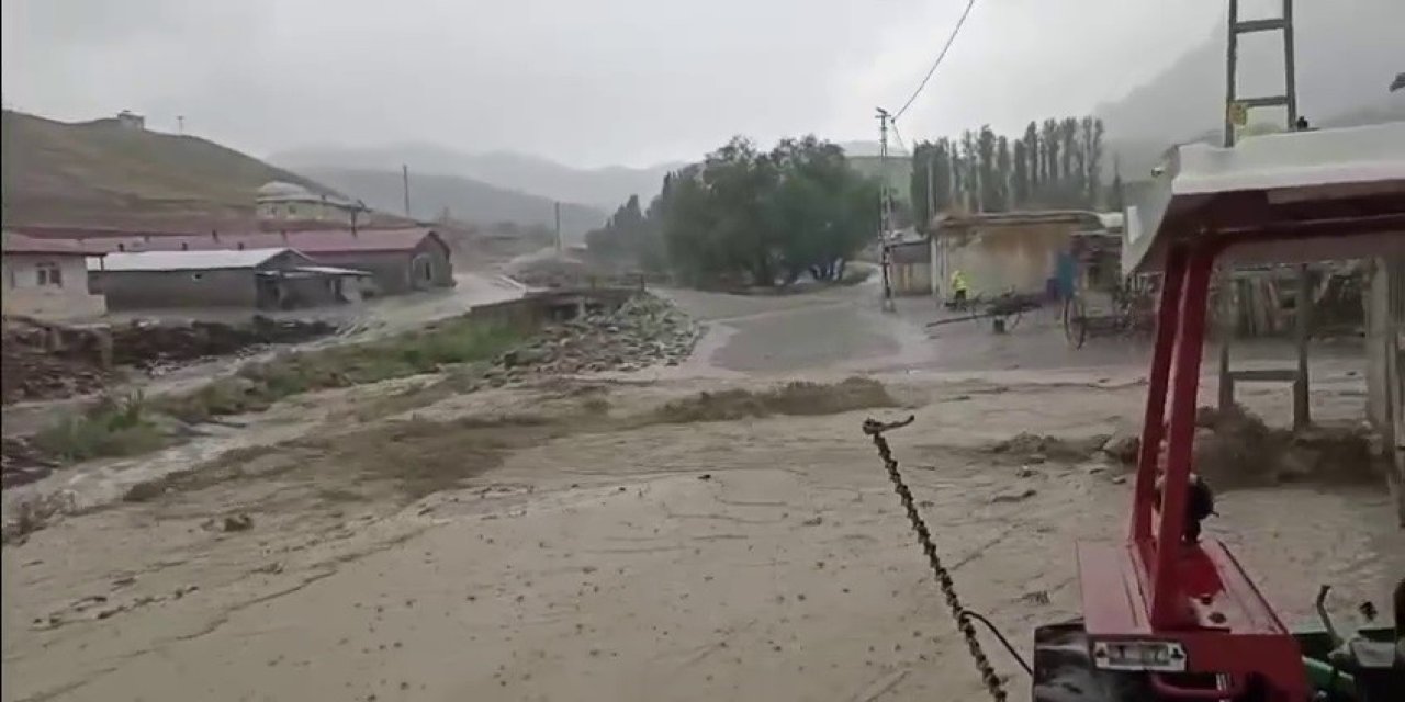 Erzurum’un Horasan ilçesinde şiddetli sağanak sonrası sel felaketi
