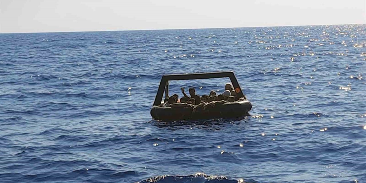 Yunanistan, 2 can salı içinde 26 düzensiz göçmeni Türk karasularına itti