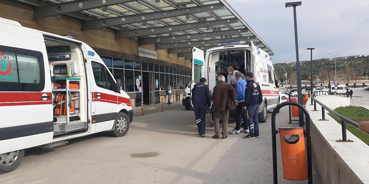 Muğla'da otomobil ile minibüs çarpıştı: 14 yaralı
