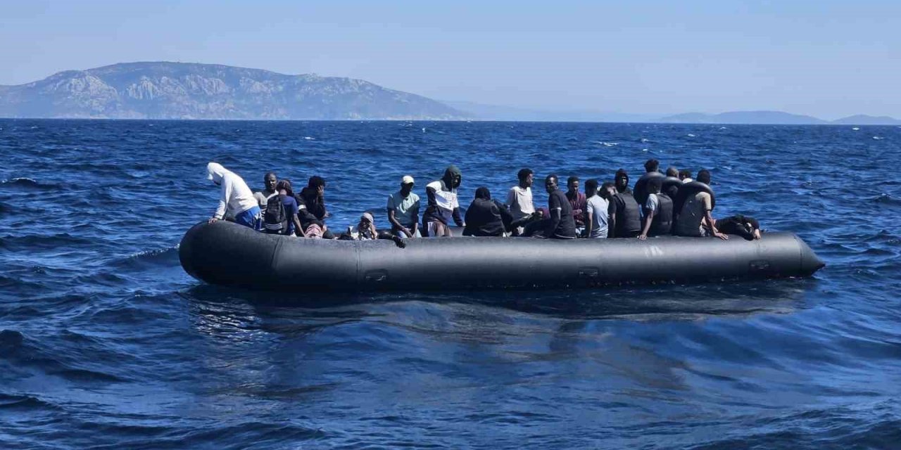 Yurt dışına çıkmak isteyen 132 kaçak göçmen karaya çıkartıldı