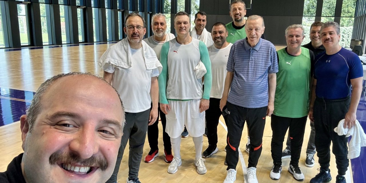 Cumhurbaşkanı Erdoğan basketbol sahasında ter attı