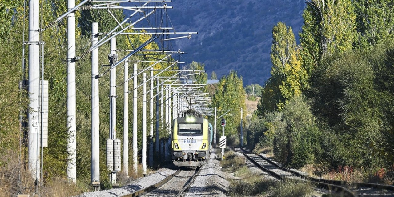 Demir yollarında elektrikli hat uzunluğu hamlesi... Alayunt-Afyon-Konya hattı tamam!