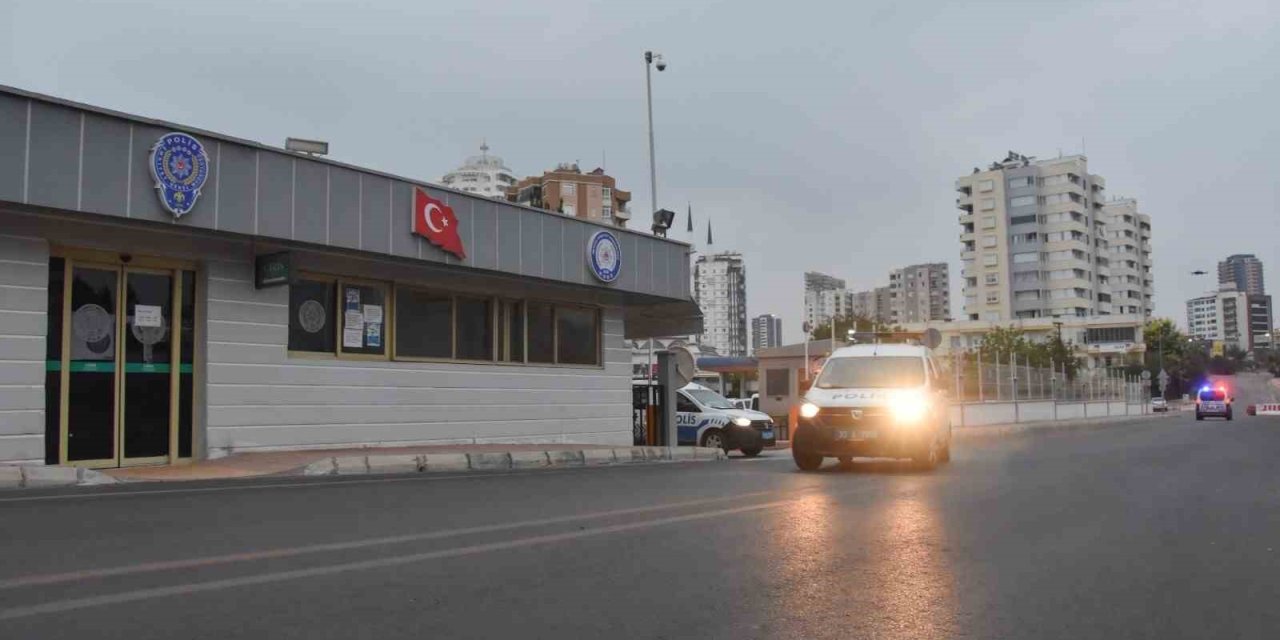 Mersin’de müstehcen yayın operasyonu: 5 tutuklama