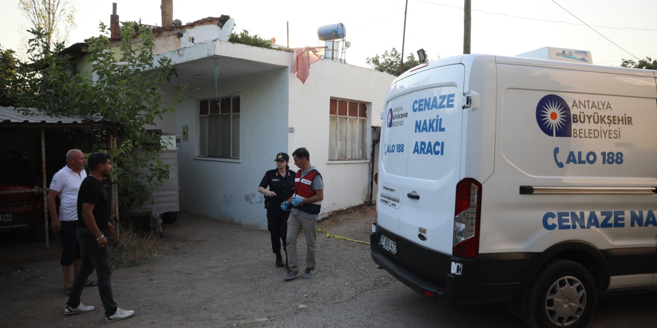 Antalya'da vahşet: Sevgilisini ormanda başını taşla ezerek öldürdü