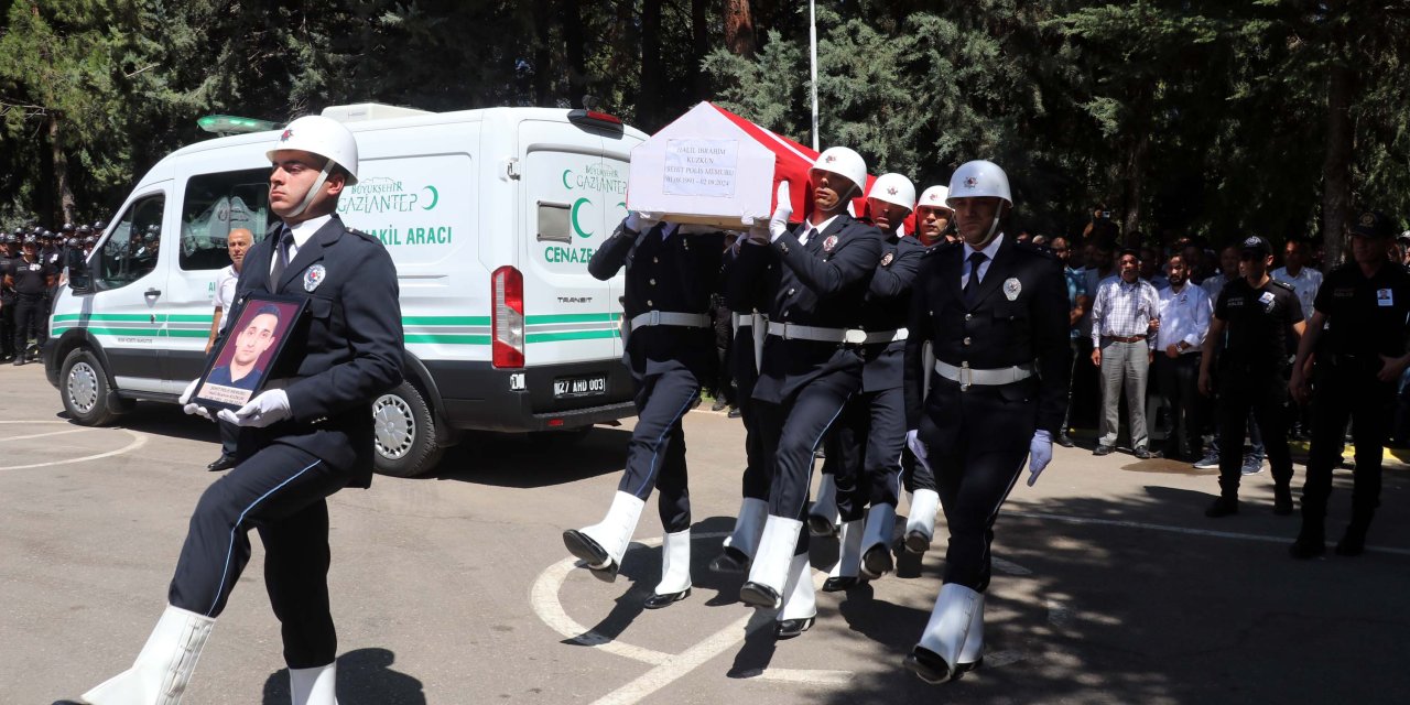 Şehit polis memuru için tören... Gözyaşları sel oldu