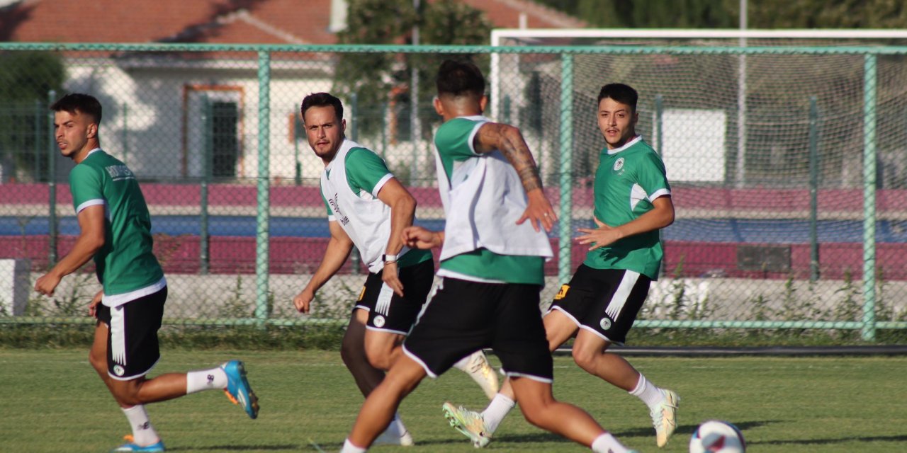 Konyaspor'un yeni transferi antrenmana çıktı!