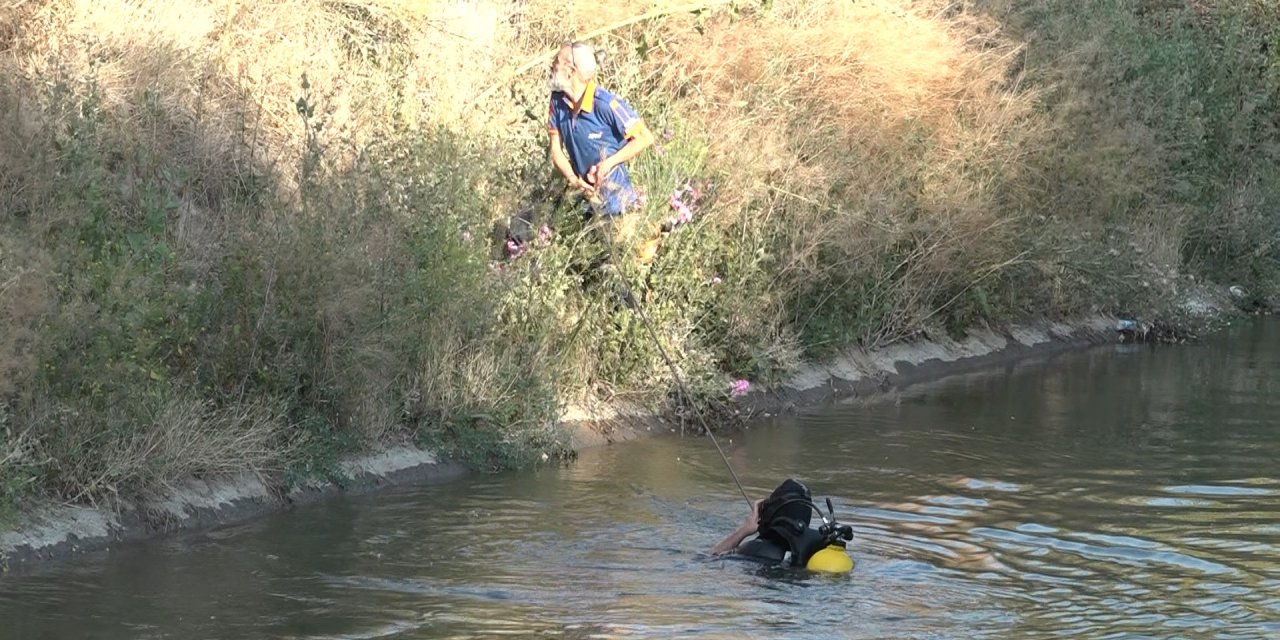 Sulama kanalına düşen çocuğu kurtardı, kendisi kayboldu