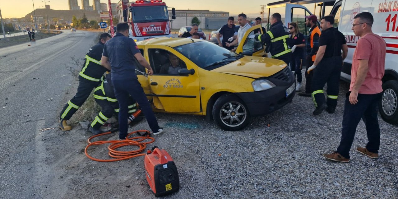 Kırıkkale'de iki ticari taksi çarpıştı: 1 ölü, 2 yaralı