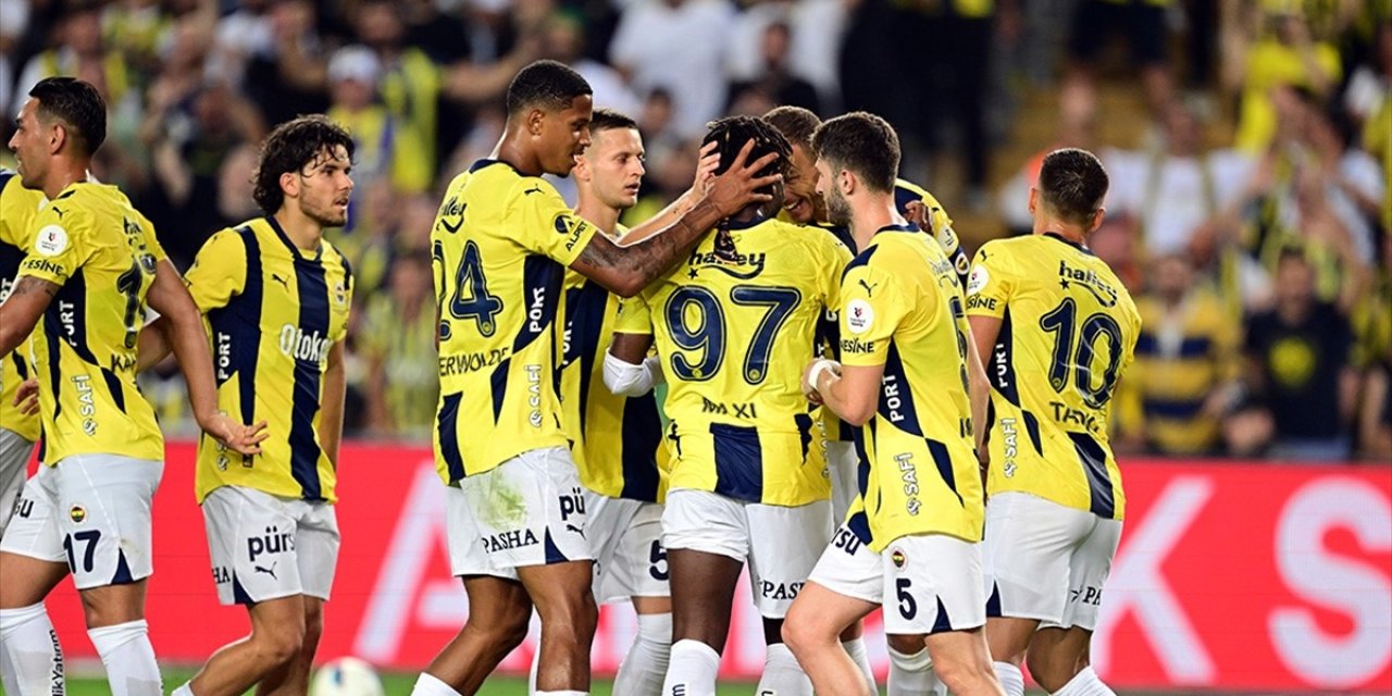 Fenerbahçe, UEFA Şampiyonlar Ligi'nde play-off turu için sahaya çıkıyor